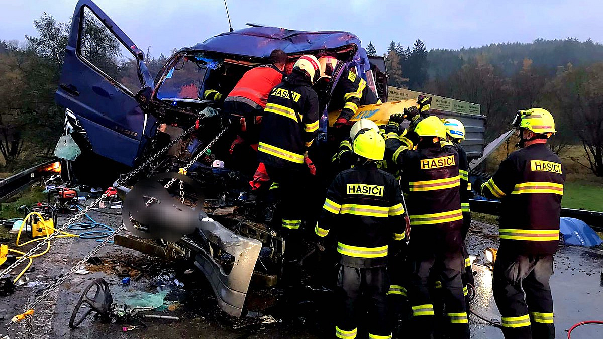 Hasi I Zasahovali U Nehody Dvou N Kladn Ch Vozidel U Bernartic