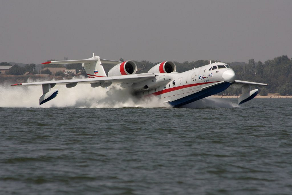 Ruský obojživelný vodní bombardér Berijev Be-200 Altair