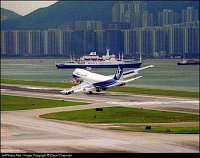 Toto je v článku zmíněné staré hongkongské letiště...