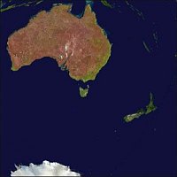 Austrálie při požáru v roce 2005. Ohniska jsou jasně viditelná zhruba ve středu země.