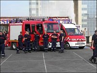 I skeptický pozorovatel z ČR musel uznat, že místní hasiče průběh ceremoniálu velmi zajímal a pečliv