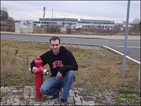Radek a již tradiční, nezbytná póza u hydrantu.