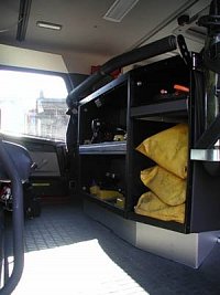 Kabina – úlozné prostory mezi předni a zadní radou sedadel (foto: Stefan Bergsten)