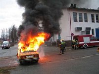zásah vozem RZA na hořící automobil