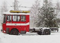 montážní automobil slovenského dopravního podniku s klasickou kabinou, ale bez nástavby