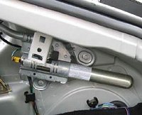 Generátor plynu musí vyvinout plyn potřebný k naplnění airbagu dostatečně rychle, ve zlomcích sekund