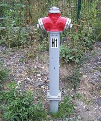 nadzemní hydrant u hasičské stanice HZS ČD Praha v areálu Chodovská, naše plnící místo