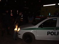 Ford Escort se zdrogovanou posádkou ukončil svůj úprk před Policií v kolejišti na Krejcárku - 28.12.