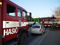 dopravní nehoda - střet osobního Peugeotu s vlakem Regionova, Praha 7 - 29.12. 2007