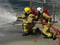 palubní hasiči britského námořnictva na některé z jeho lodí