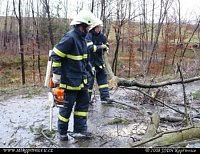Dobrovolní hasiči z Kopřivnice při likvidaci následků vichřice
