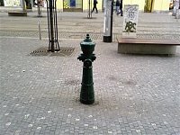 hydrant na pražském Andělu před provozovnou KFC