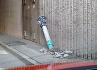 hydrant na radlické spojce v ústí Zlíchovského tunelu ve směru ,,do centra". Je po nějaké nehodě ulo