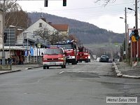 Přejezd techniky z místa zásahu do hasičárny k vyhodnocení - v Německu je běžný přejezd kolony s maj