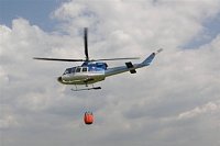 Den záchranářů mýma očima - policejní Bell 412 a bambi vak