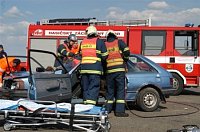 Den záchranářů mýma očima - hasiči z Kolína při cvičné autonehodě