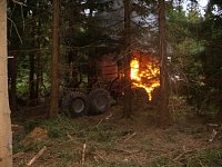Požár stroje na těžbu dřeva 3