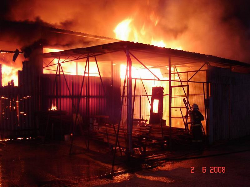 Požár skladu v Šumperku