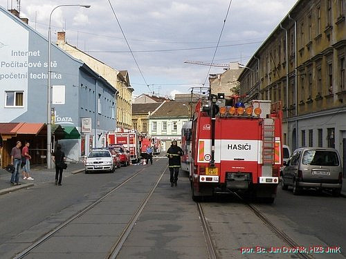 Požár zničil sklad materiálu a šatny