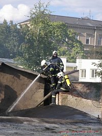 Požár zničil sklad materiálu a šatny