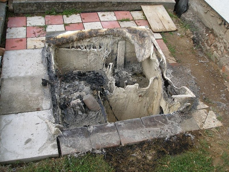 Požár zničil domovní čistírnu odpadních vod