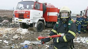 cvičení hasičů na skládce Suchý důl ve Zlíně