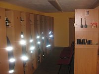 Klatovy - Pohled od dveří do garáže, vpravo jsou vidět boxy na svítilny a radiostanice