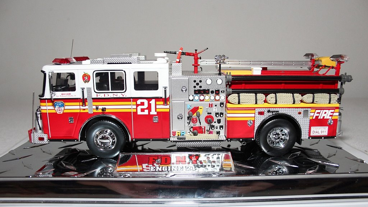 Code 3 FDNY Engine 68 Yankees 1/32