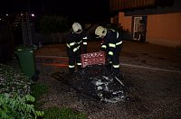 Blesk zapálil střechu rodinného domu ve Lhotě na Kladensku , foto: nprap. Jiří Pospíšil