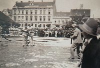 "Požár milevské radnice" - námětové cvičení milevských hasičů na náměstí roku 1929.